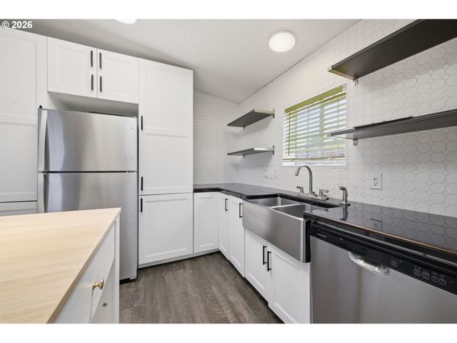 851 Sw SUNSET Way 28, Troutdale, OR 97060