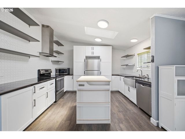 851 Sw SUNSET Way 28, Troutdale, OR 97060