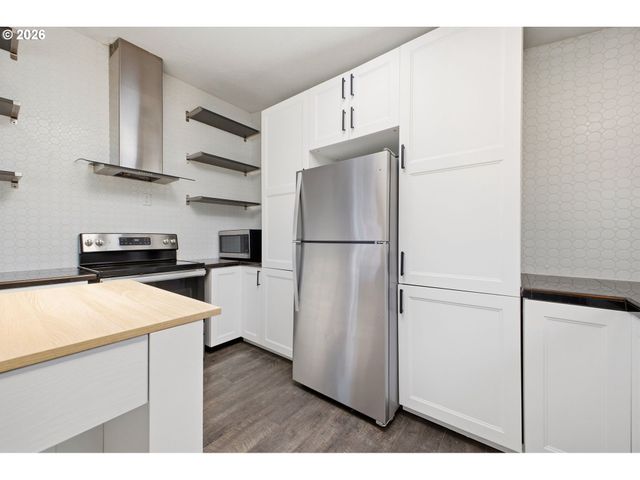 851 Sw SUNSET Way 28, Troutdale, OR 97060