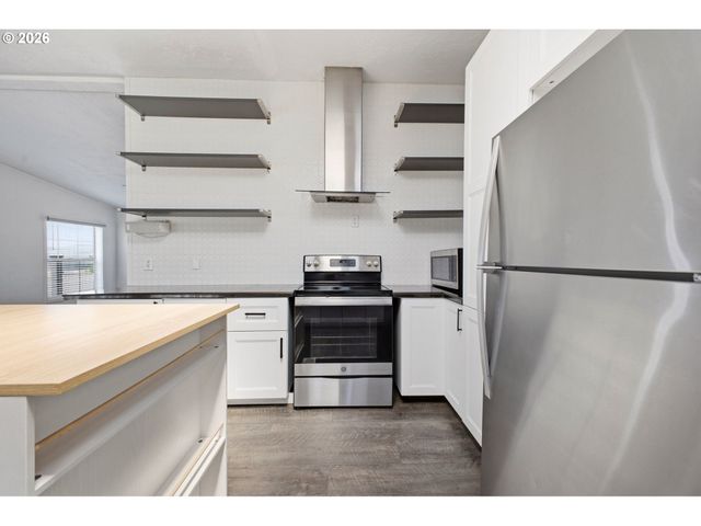 851 Sw SUNSET Way 28, Troutdale, OR 97060