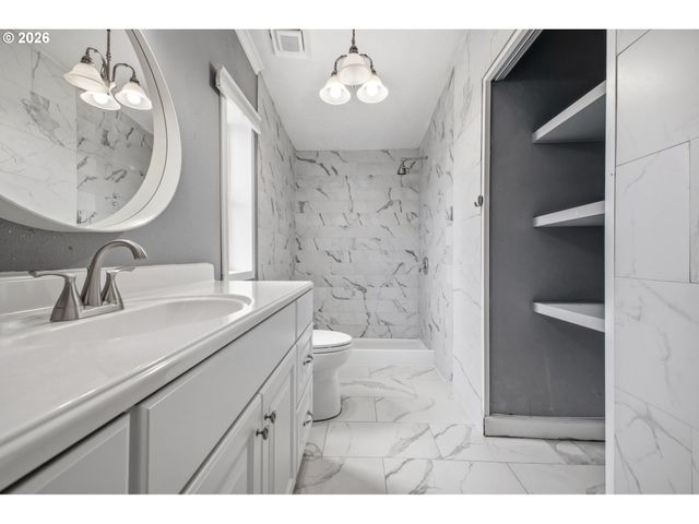 851 Sw SUNSET Way 28, Troutdale, OR 97060
