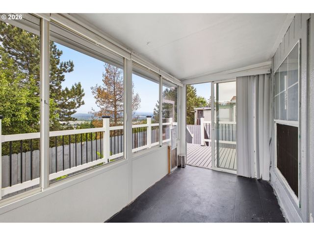 851 Sw SUNSET Way 28, Troutdale, OR 97060