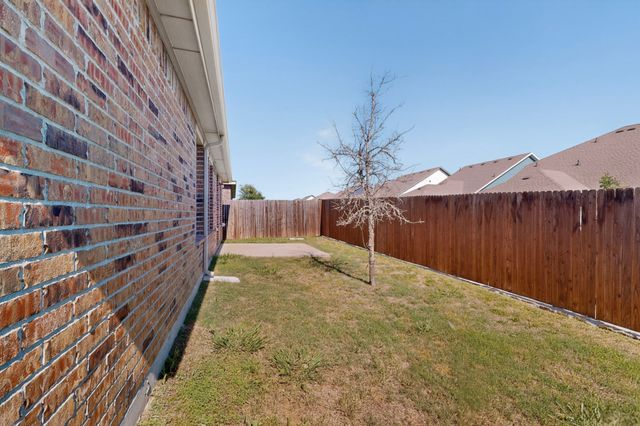 1901 Princeton Avenue, Farmersville, TX 75442