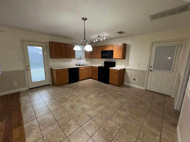 2024 Brazos Court, Grand Prairie, TX 75052