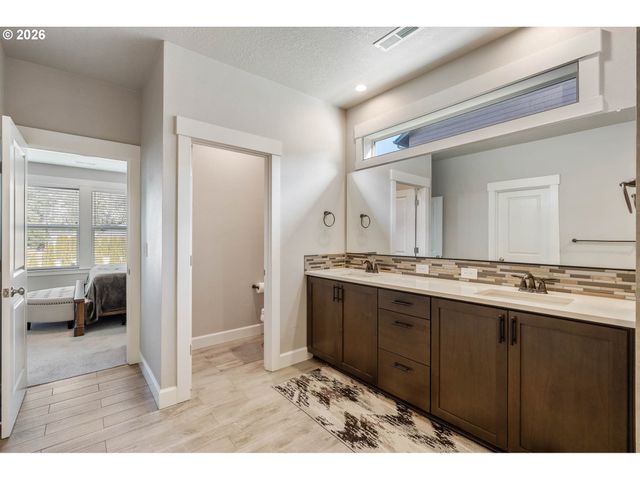 11624 Nw 2ND Ct, Vancouver, WA 98685