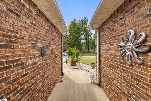 611 Heathrow Court, Moore, SC 29369