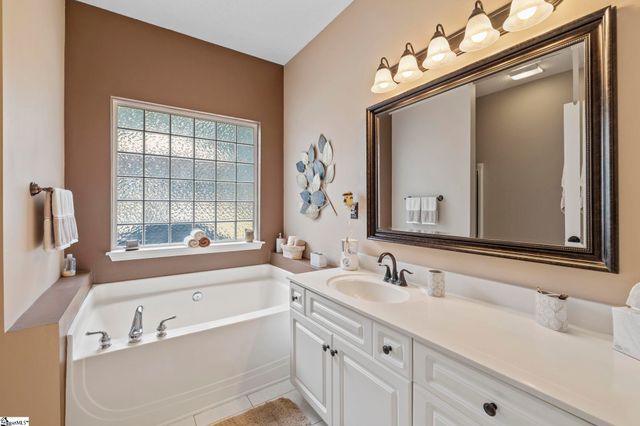 611 Heathrow Court, Moore, SC 29369