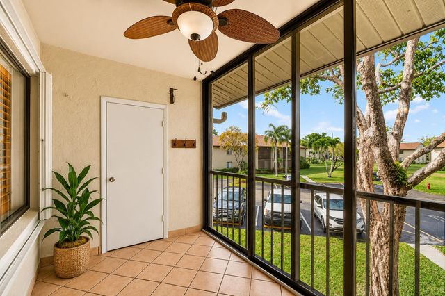 511 Shady Pine Way D2, Greenacres, FL 33415