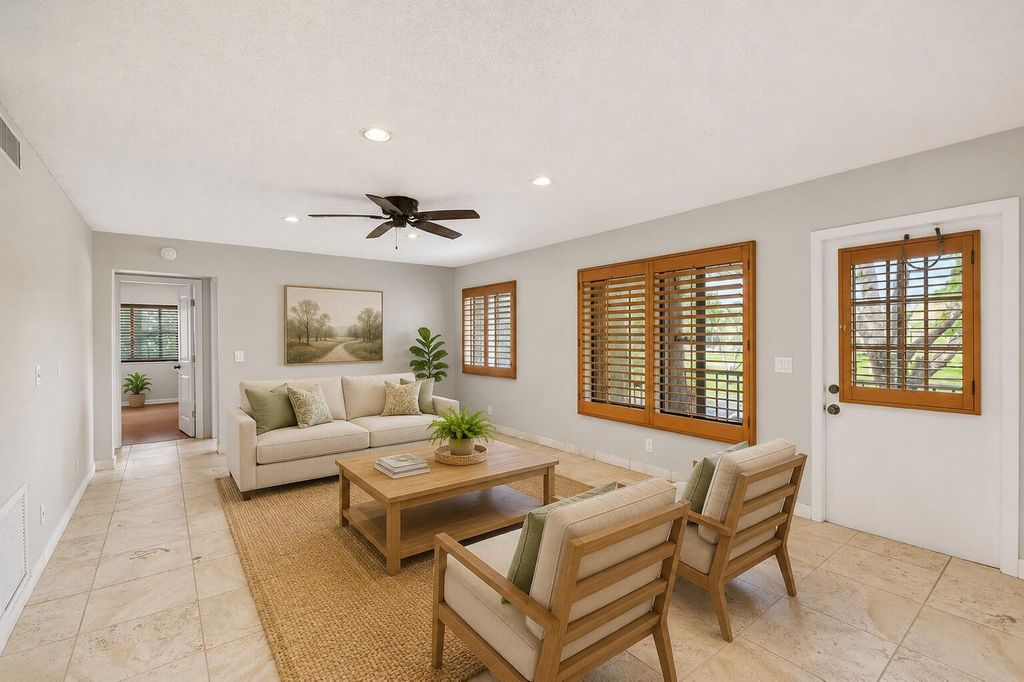 511 Shady Pine Way D2, Greenacres, FL 33415