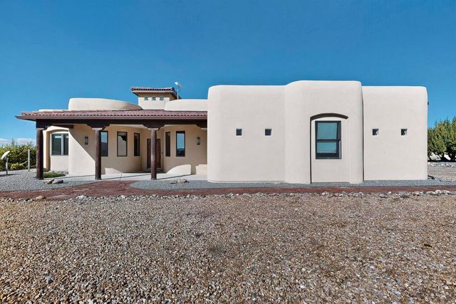 102 Rocking R L Road, Mountainair, NM 87036