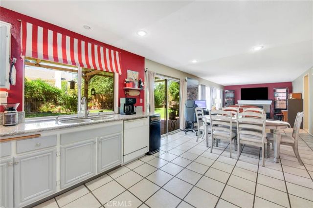 2825 W Newgrove Street, Lancaster, CA 93536