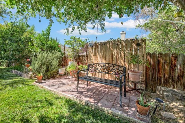 2825 W Newgrove Street, Lancaster, CA 93536