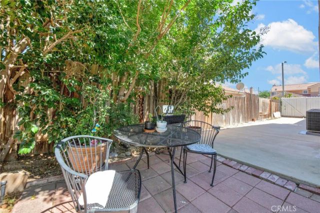 2825 W Newgrove Street, Lancaster, CA 93536