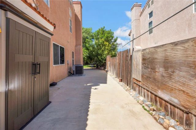 2825 W Newgrove Street, Lancaster, CA 93536