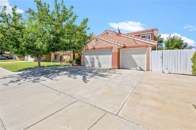 2825 W Newgrove Street, Lancaster, CA 93536