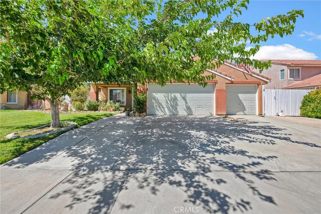 2825 W Newgrove Street, Lancaster, CA 93536
