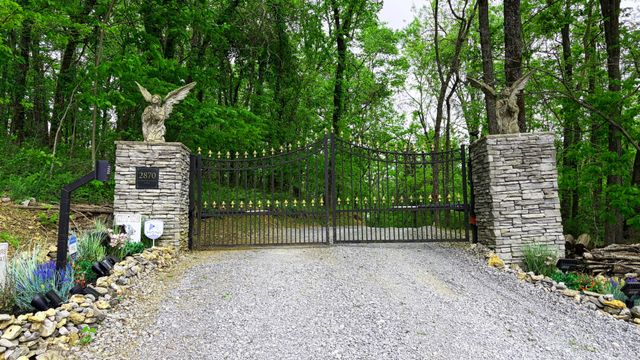 2870 Leonard Creek Ln, Arrington, TN 37014