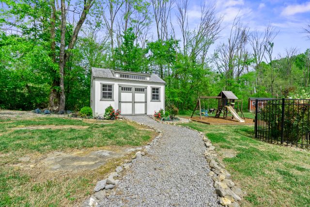 2870 Leonard Creek Ln, Arrington, TN 37014