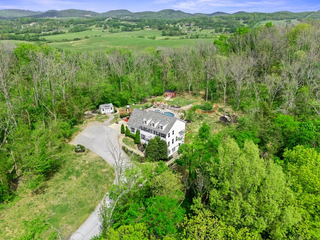 2870 Leonard Creek Ln, Arrington, TN 37014