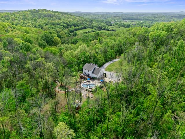 2870 Leonard Creek Ln, Arrington, TN 37014