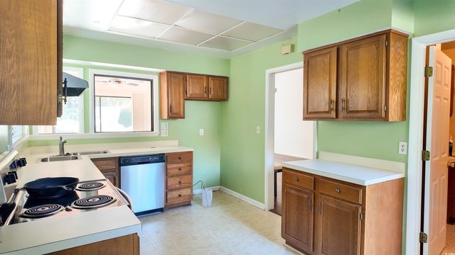 958 Oakwood Ln., Myrtle Beach, SC 29572