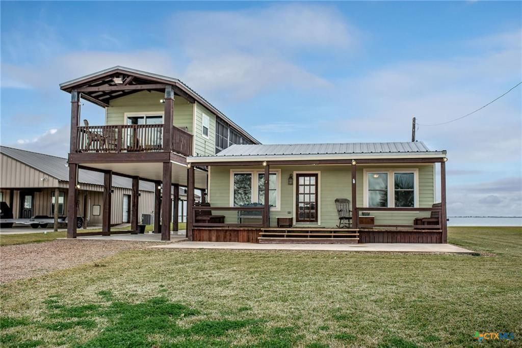 1067 County Road 307 N, Port Lavaca, TX 77979
