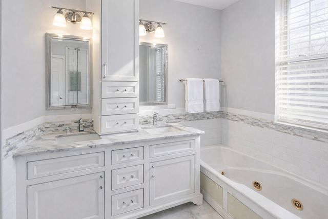 4452 S University Avenue 1S, Chicago, IL 60653