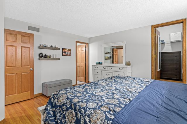 645 Lake Pine Drive, Shoreview, MN 55126