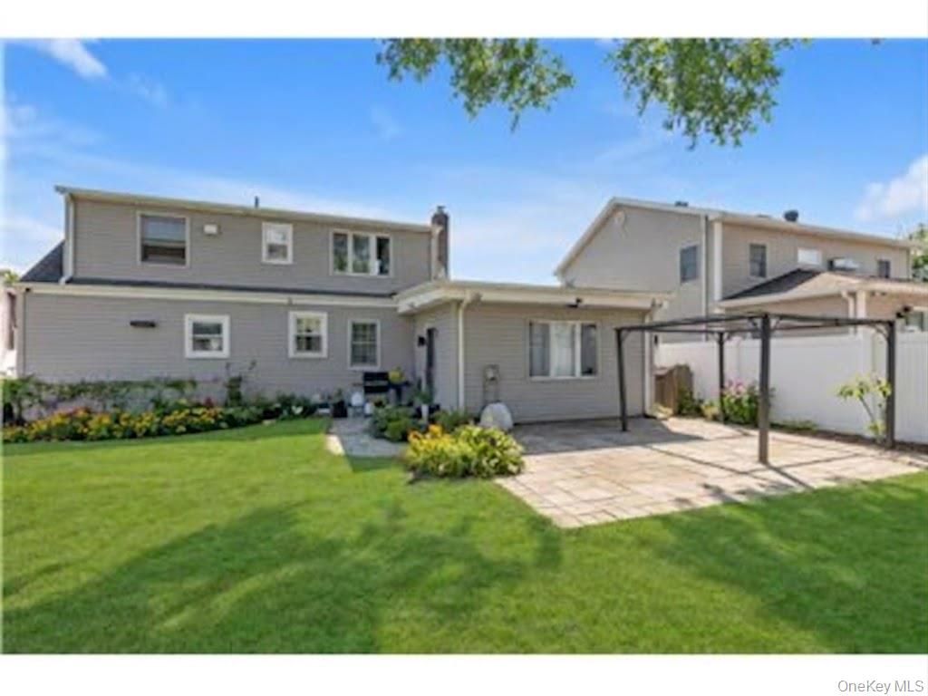 15 Lexington Avenue, Westbury, NY 11590 — exterior