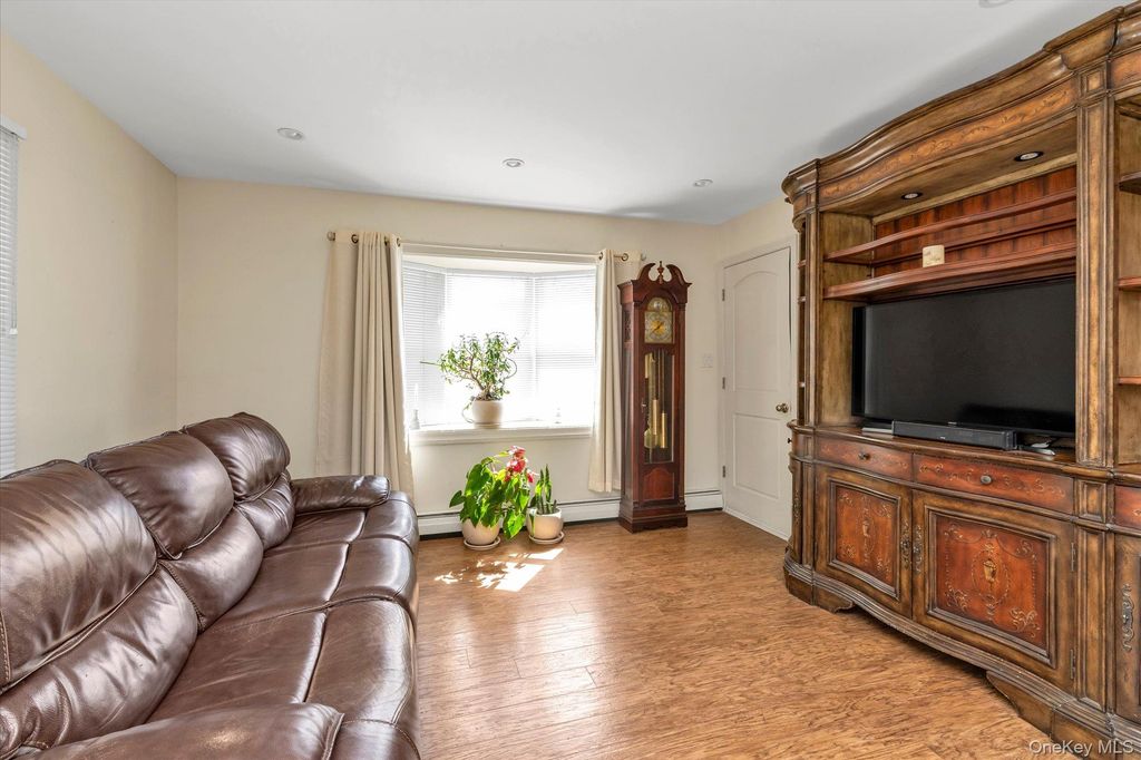 15 Lexington Avenue, Westbury, NY 11590 — photo 5