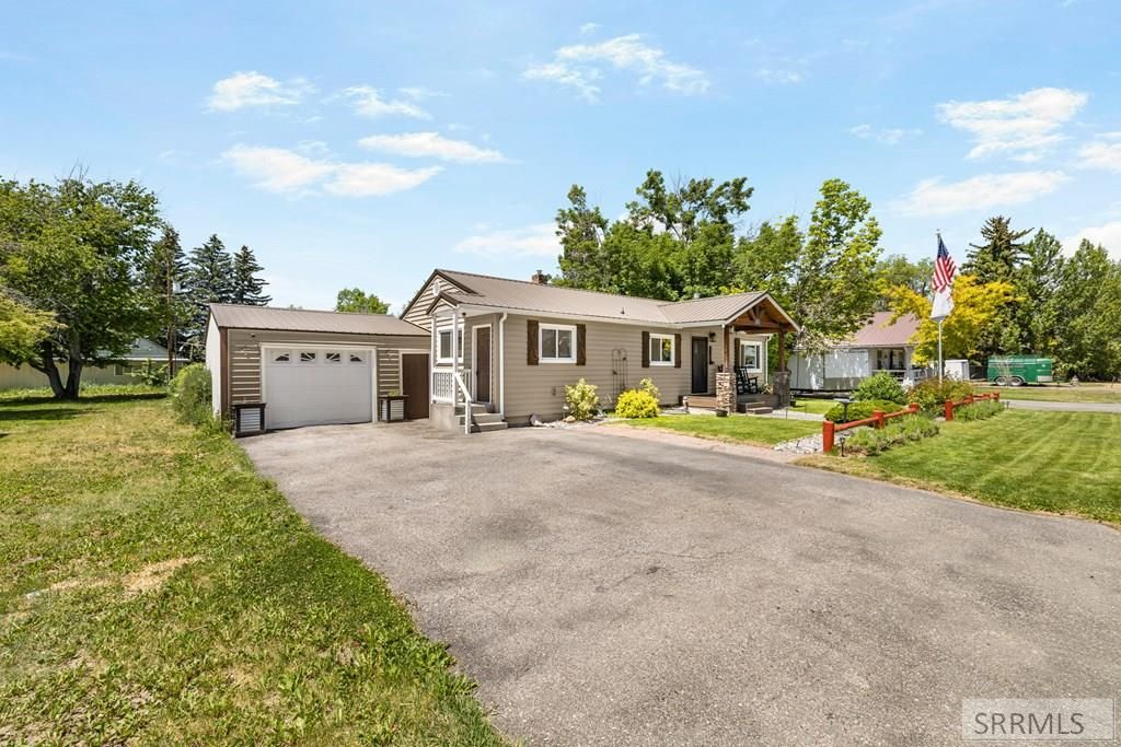 Image 4 of property listing at 525 1 E, Ririe, ID 83443