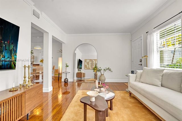 915 8th Street 101, Miami Beach, FL 33139