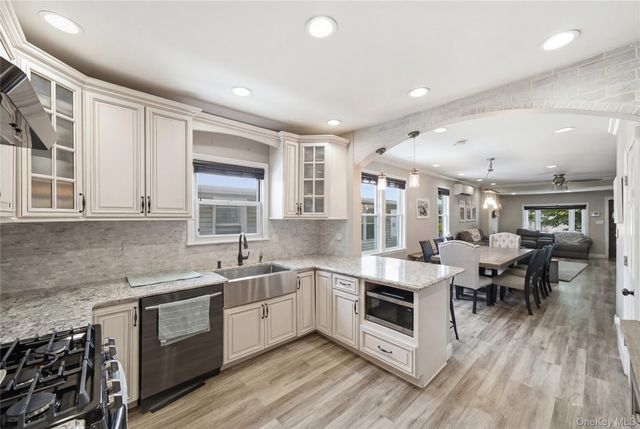 6424 Pleasantview Street, Middle Village, NY 11379