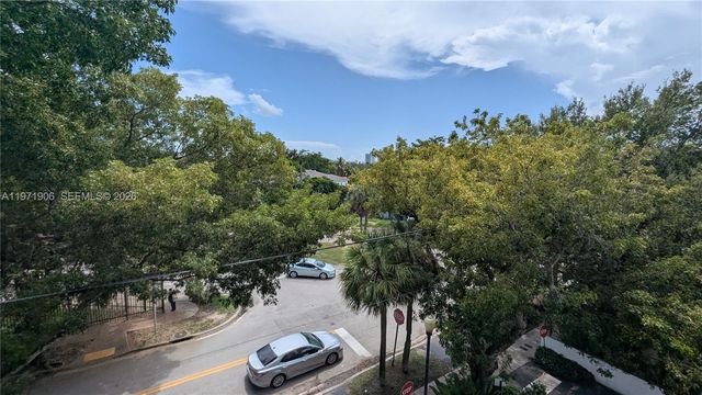 445 SW 11th St 408, Miami, FL 33130