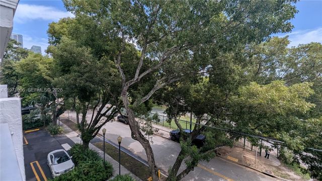 445 SW 11th St 408, Miami, FL 33130