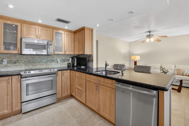 1027 Yarmouth Drive B, Boca Raton, FL 33434