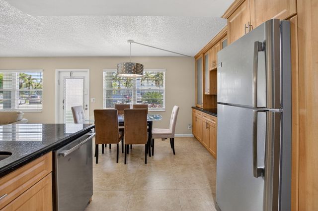 1027 Yarmouth Drive B, Boca Raton, FL 33434