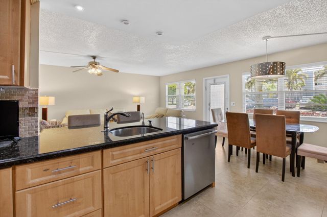 1027 Yarmouth Drive B, Boca Raton, FL 33434
