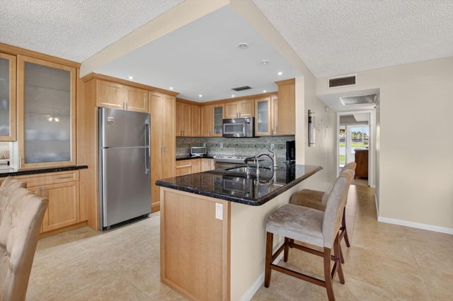 1027 Yarmouth Drive B, Boca Raton, FL 33434