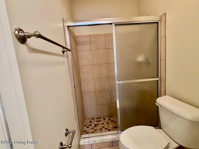 1515 La Fontenay Ct, Louisville, KY 40223