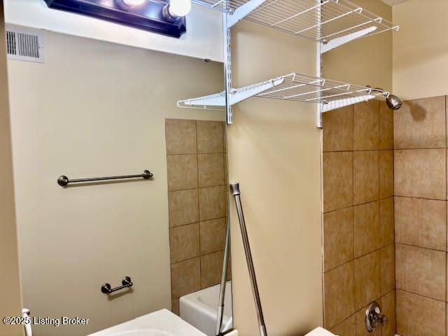 1515 La Fontenay Ct, Louisville, KY 40223