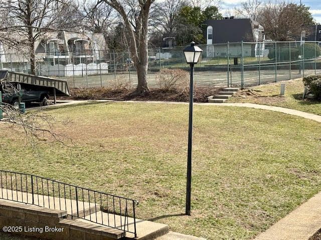 1515 La Fontenay Ct, Louisville, KY 40223