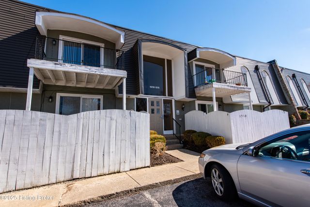 1515 La Fontenay Ct, Louisville, KY 40223