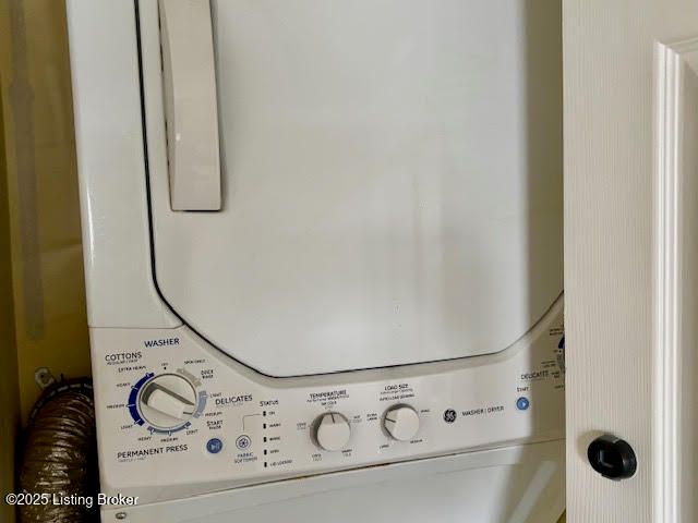 1515 La Fontenay Ct, Louisville, KY 40223