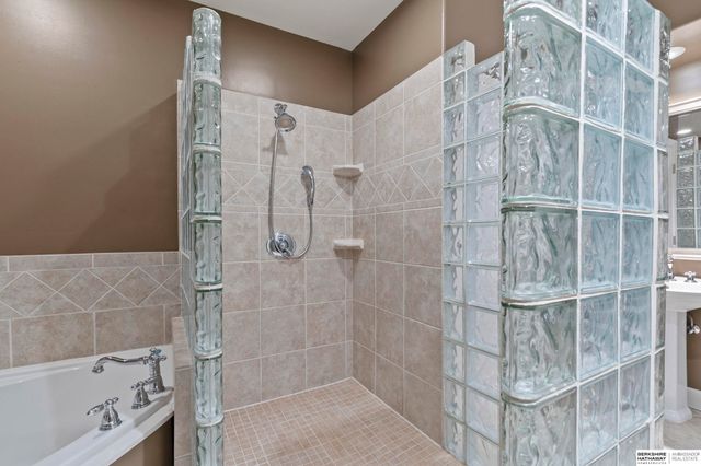 18812 Jackson Street, Elkhorn, NE 68022