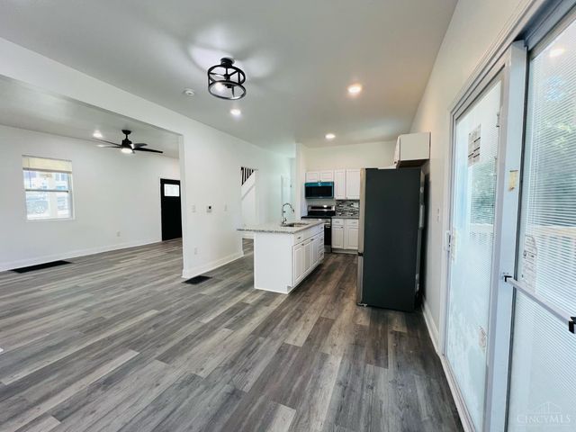 10 Clinton Springs Lane, Cincinnati, OH 45217