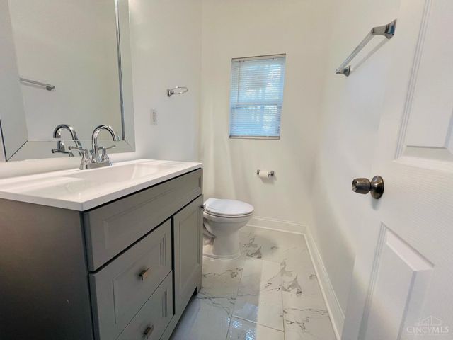 10 Clinton Springs Lane, Cincinnati, OH 45217