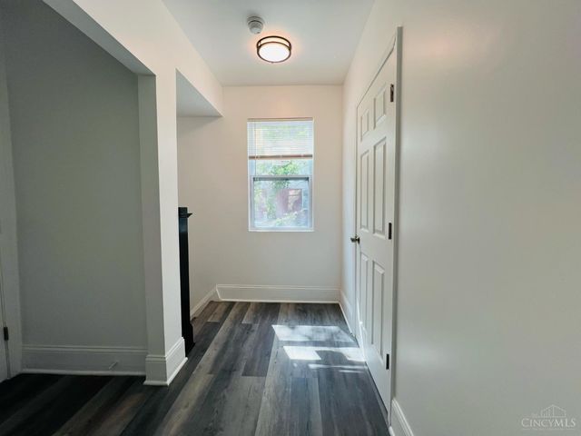 10 Clinton Springs Lane, Cincinnati, OH 45217