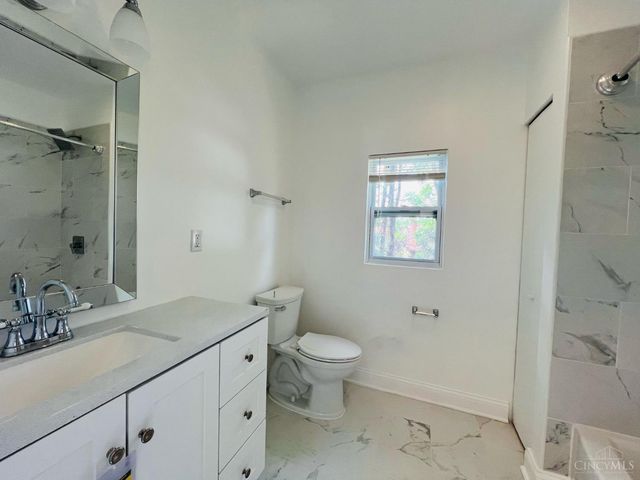 10 Clinton Springs Lane, Cincinnati, OH 45217