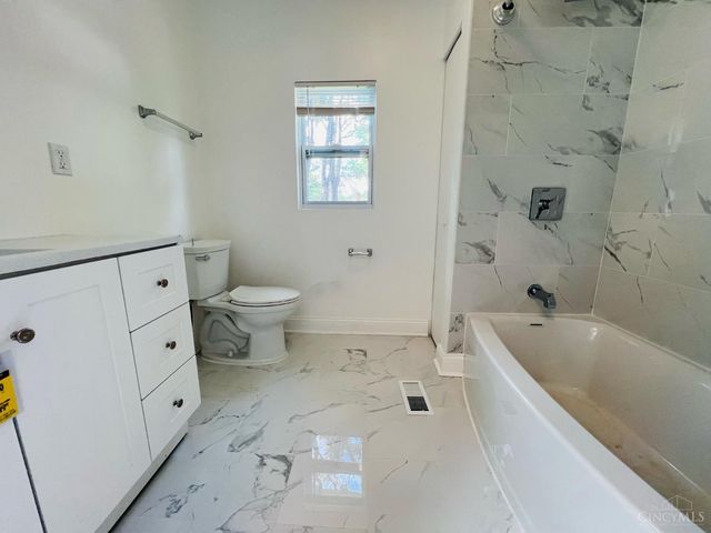 10 Clinton Springs Lane, Cincinnati, OH 45217